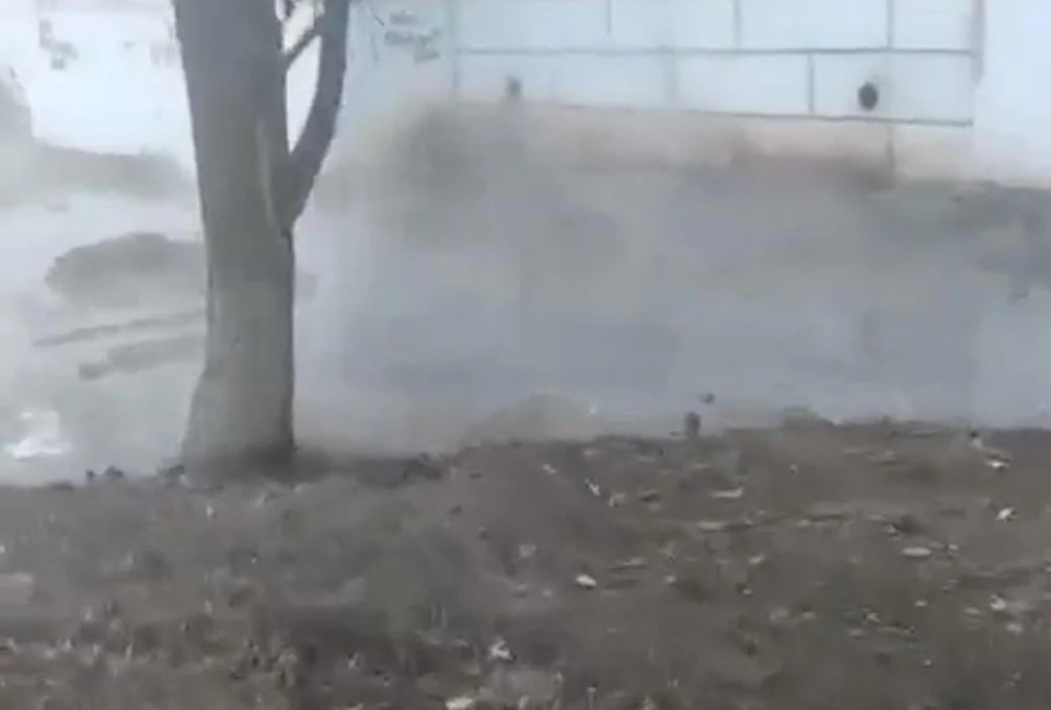 Канализационные воды затопили улицу Белгородскую