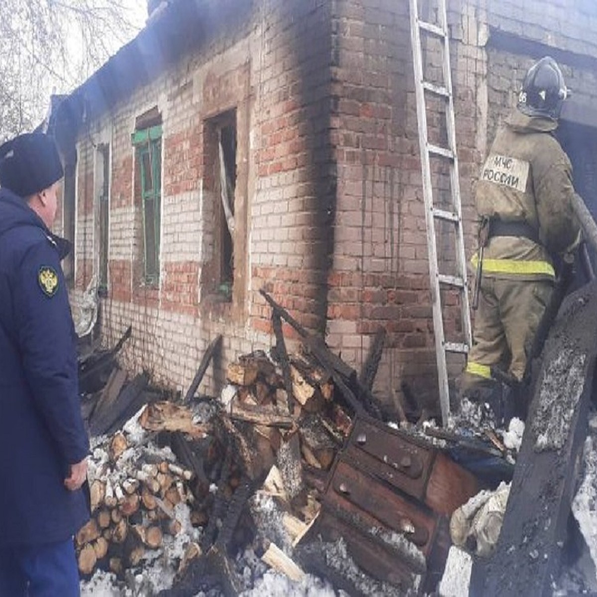 «Взрослых дома не было»: в поселке Пролетарский под Новосибирском на пожаре  погибли двое детей - KP.RU