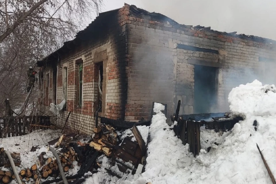 Соседи рассказали, где была мама детей, погибших на пожаре в поселке Пролетарский под Новосибирском. Фото: СК РФ НСО.