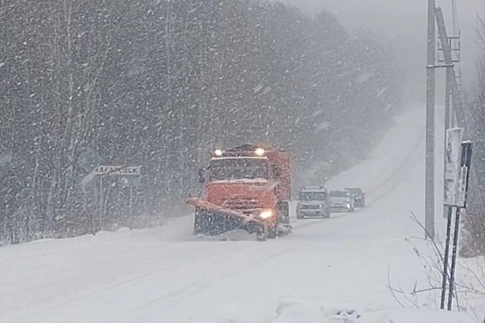 Трассу «Уссури» и дорогу на Ванино закрыли из-за снегопада в Хабаровском крае