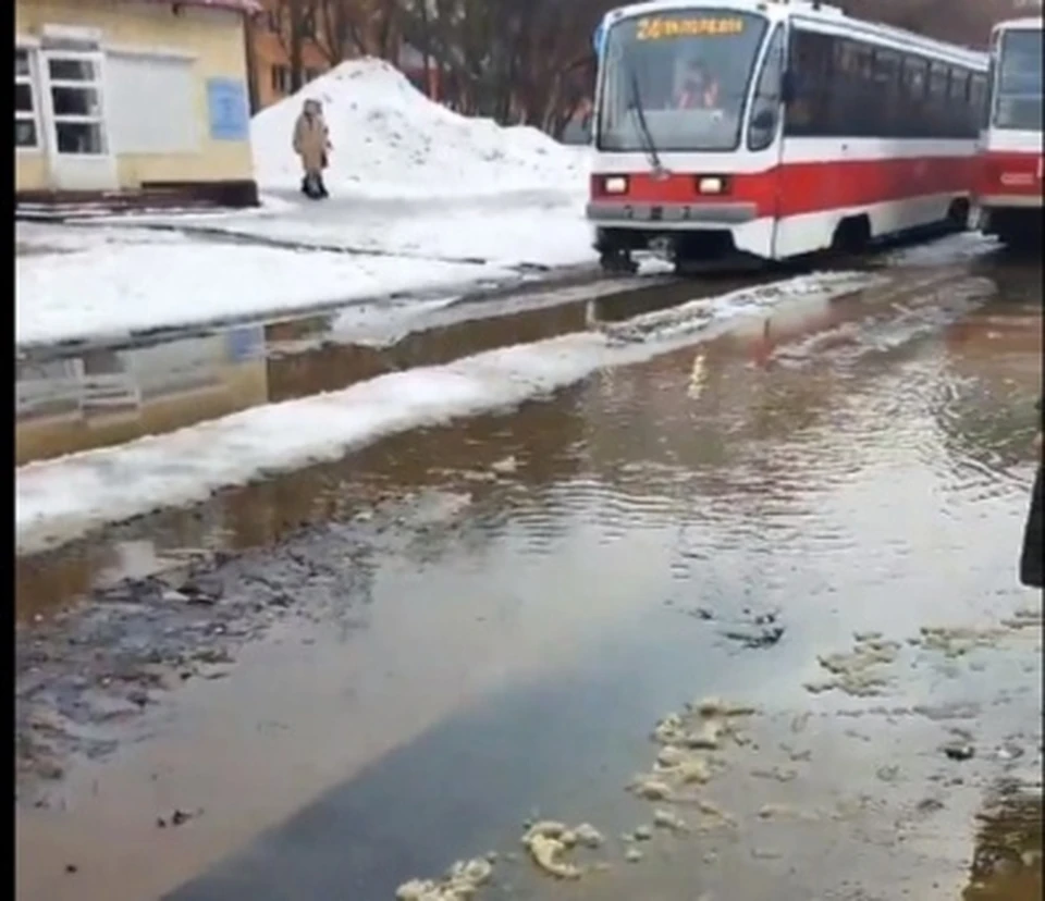 Вода затопила даже трамвайные пути. Фото: "Самара город"