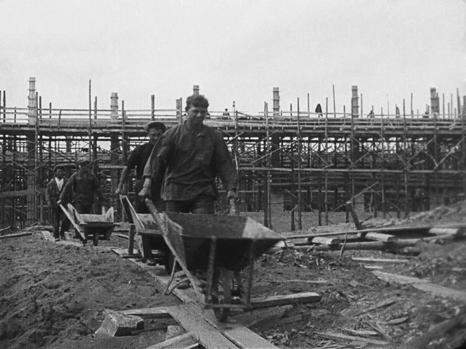 Строительство 1-го Государственного подшипникового завода в Москве, 1930 год. Фото: ТАСС