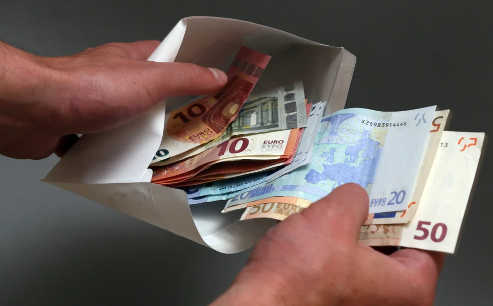 Преподаватели потребовали у студента взятку в 1000 евро.