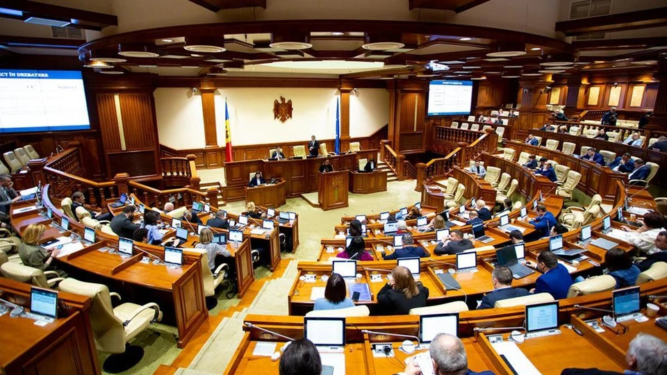 Народные избранники из правящей партии с народом Молдовы не советуются, принимая решения. Фото: РБК