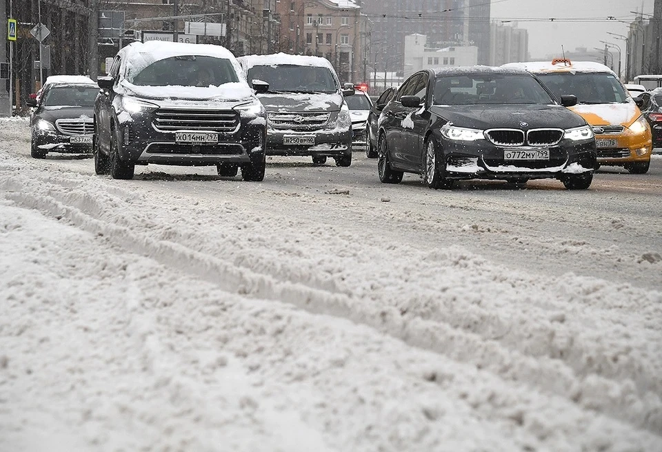 Московских автомобилистов призвали не торопиться со сменой зимней резины