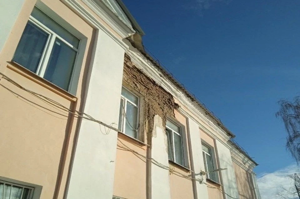 Прокуратура Ярославской области проверит информацию о повреждении фасада школы №35