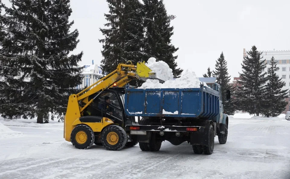 Мини-трактором запланировали убрать снег на нескольких улицах.