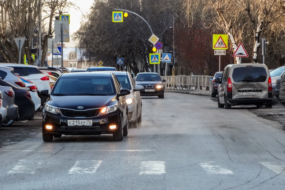 Тюменских автомобилистов просят обращать внимание на дорожные знаки.