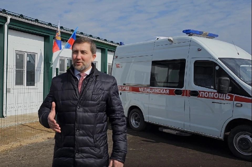 Ход строительства осмотрел представитель шефского региона - исполняющий обязанности министра здравоохранения Республики Коми Игорь Дягилев. Фото: ТГ/Пащенко