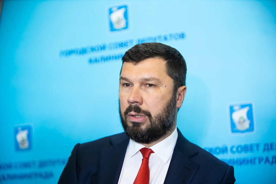 Пост главы Калининграда Евгений Любивый занял 8 октября 2021 года.