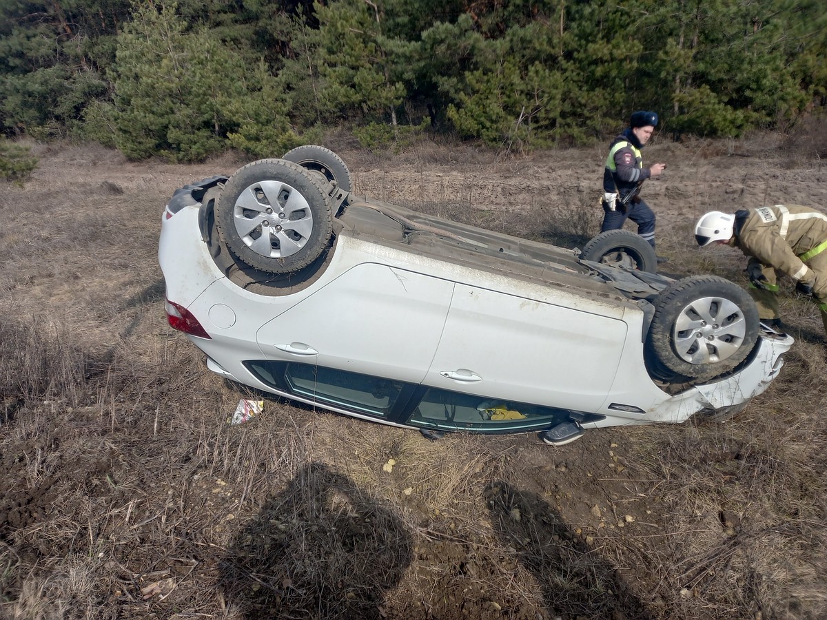 В Воронежской области водитель «Киа» опрокинул свою машину на крышу - KP.RU