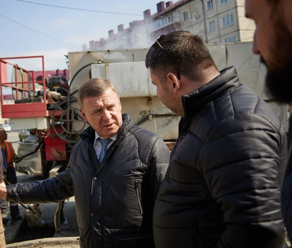 Мэр Южно-Сахалинска проинспектировал ремонт улиц
