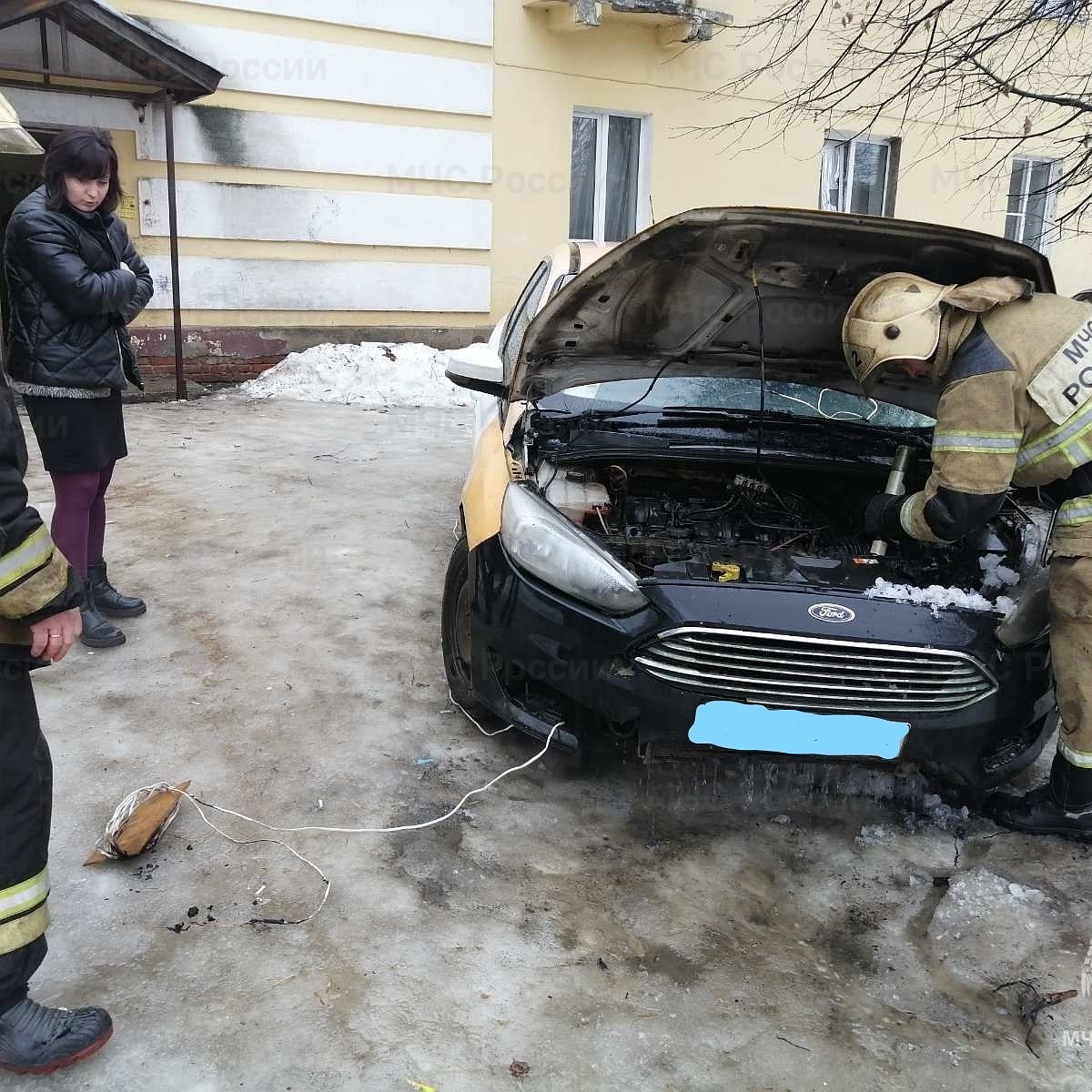 Во Владимире на улице Полины Осипенко загорелся легковой автомобиль - KP.RU