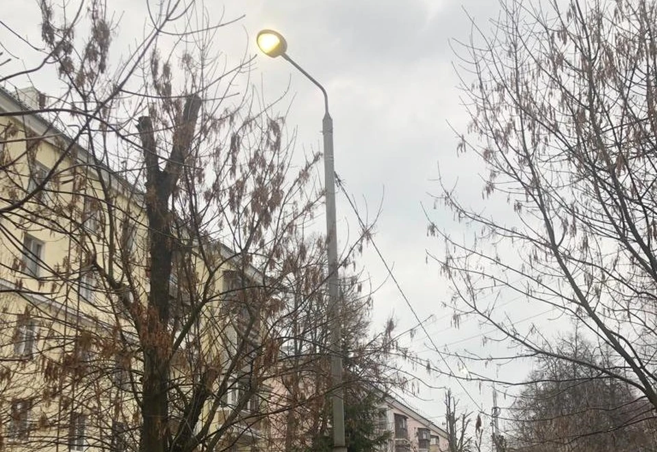 Почему нет света тула. Уличное освещение. Улица днем. Улица революции 10 Тула двор. Выключили свет на ул Луначарского.