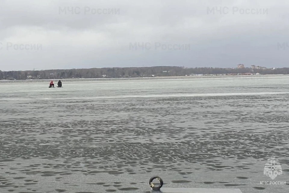 Всех рыбаков благополучно доставили на берег ФОТО: пресс-служба МЧС Петербурга