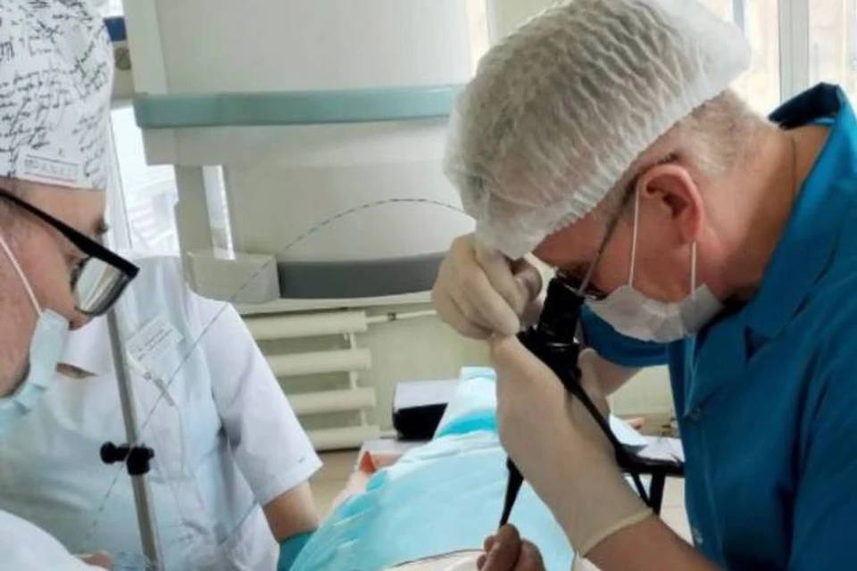 Операцию врачи делали без разреза. Фото: пресс-служба Минздрава Свердловской области