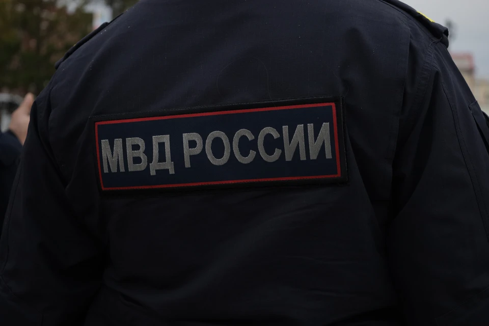 Сотрудника томской полиции отстранили от службы за взятку.
