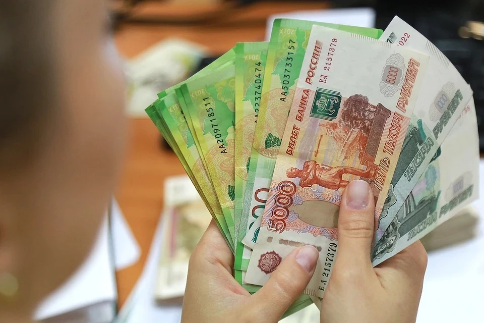 Мужчина украл у женщины 6000 рублей