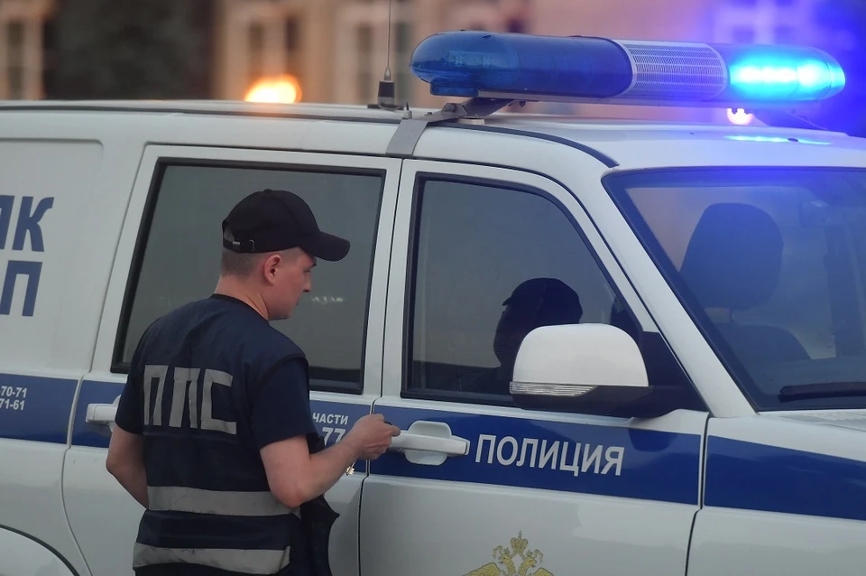 В Новосибирске пассажир напал на 63-летнюю таксистку.