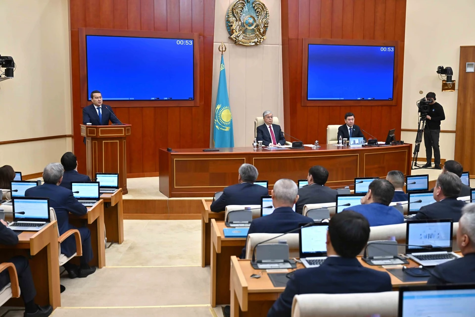 В своем выступлении глава государства отметил, что правительство приостановило свои полномочия в связи с избранием нового состава нижней палаты парламента.