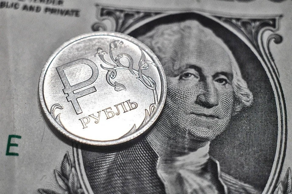 Эксперты спрогнозировали, что евро может стать дешевле доллара