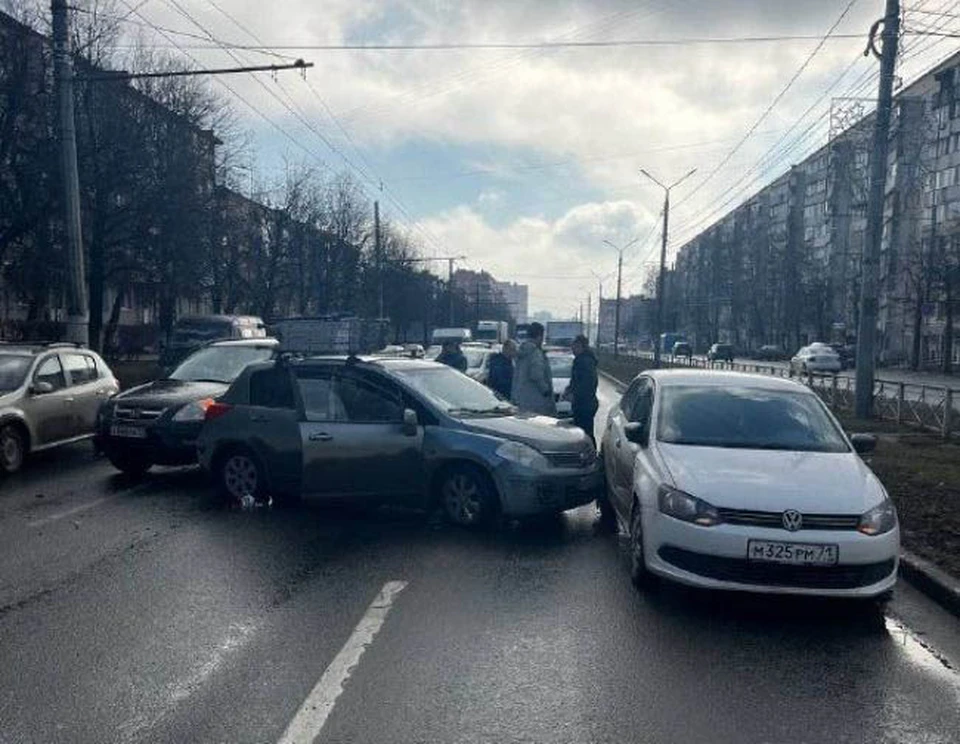 В Туле на улице Ложевой произошло жесткое тройное ДТП