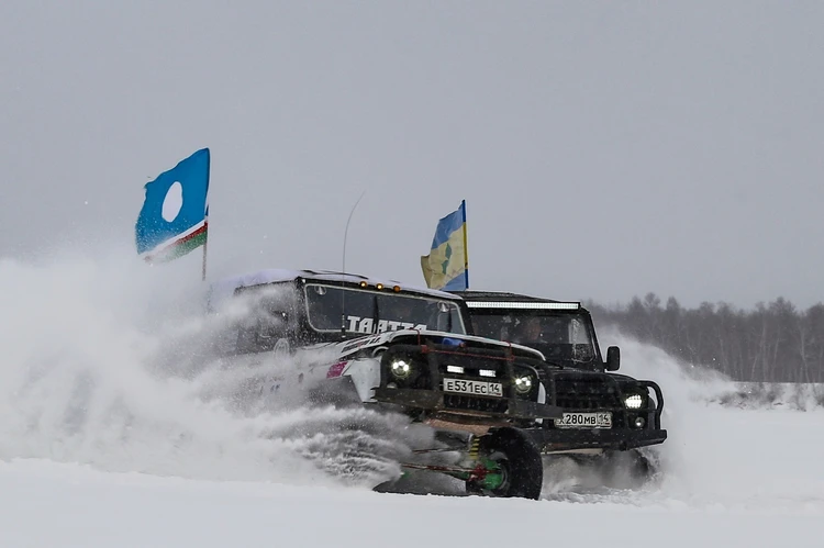 Снег, скорость, патриотизм. В Якутии завершился чемпионат по зимним гонкам на «УАЗах»