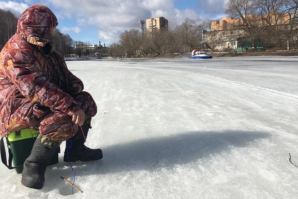 Московским рыбакам о смертельной опасности выхода на лед