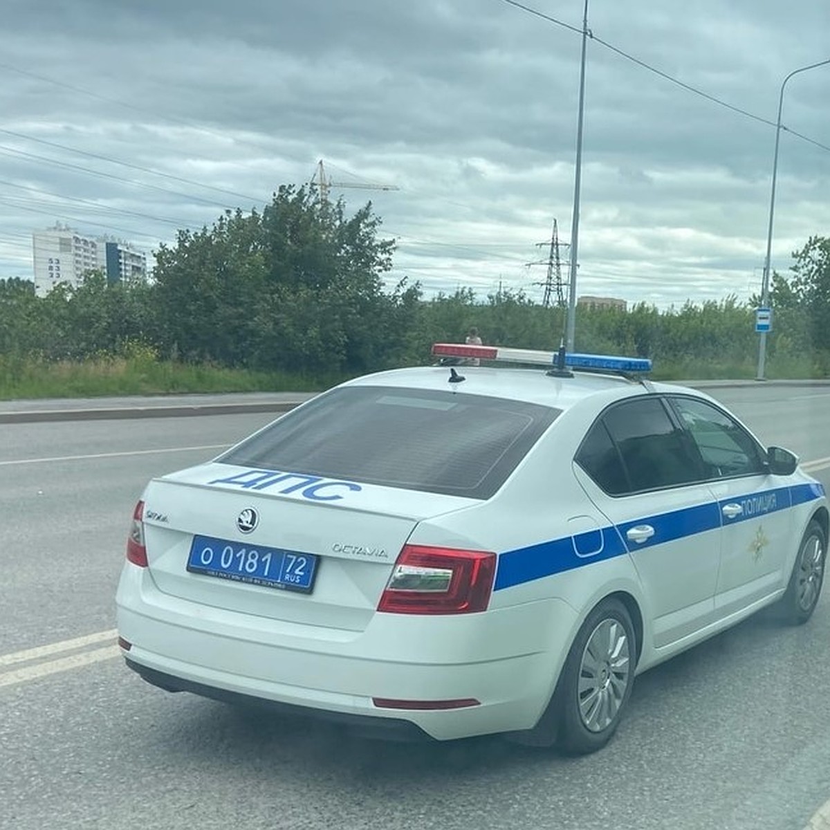 В Тюмени на Салаирском тракте машина BMW на скорости сбила 12-летнюю  девочку - KP.RU