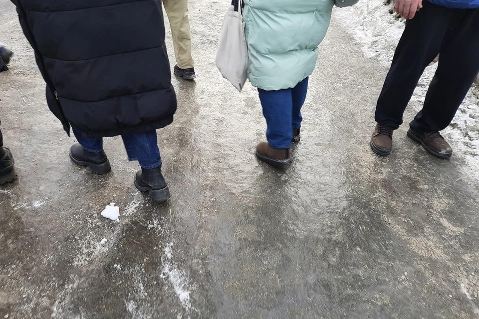 В Новосибирске сотрудница Института ядерной физики получила открытый перелом, поскользнувшись на льду.