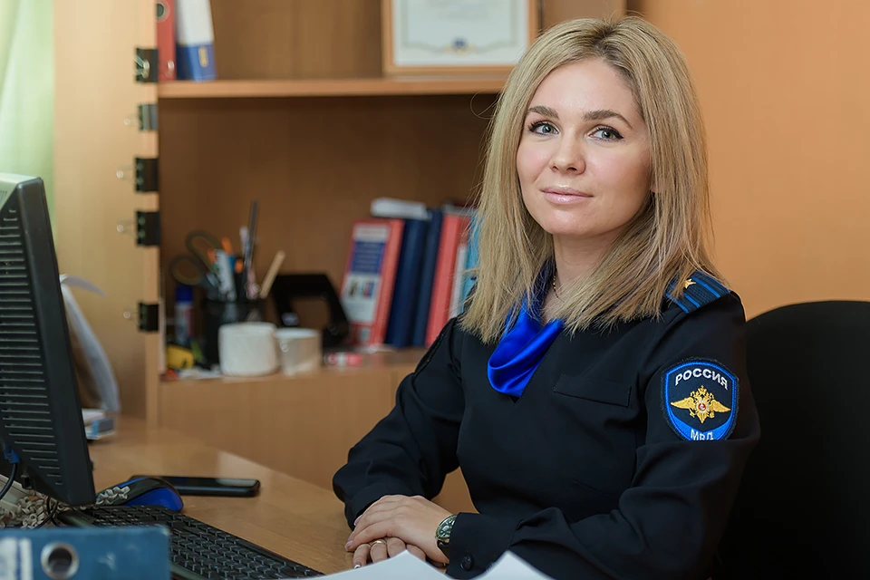 Элина Приземина отмечает, что страха на местах преступлений уже нет - опыт сказывается. Фото: Пресс-служба УМВД России по Мурманской области
