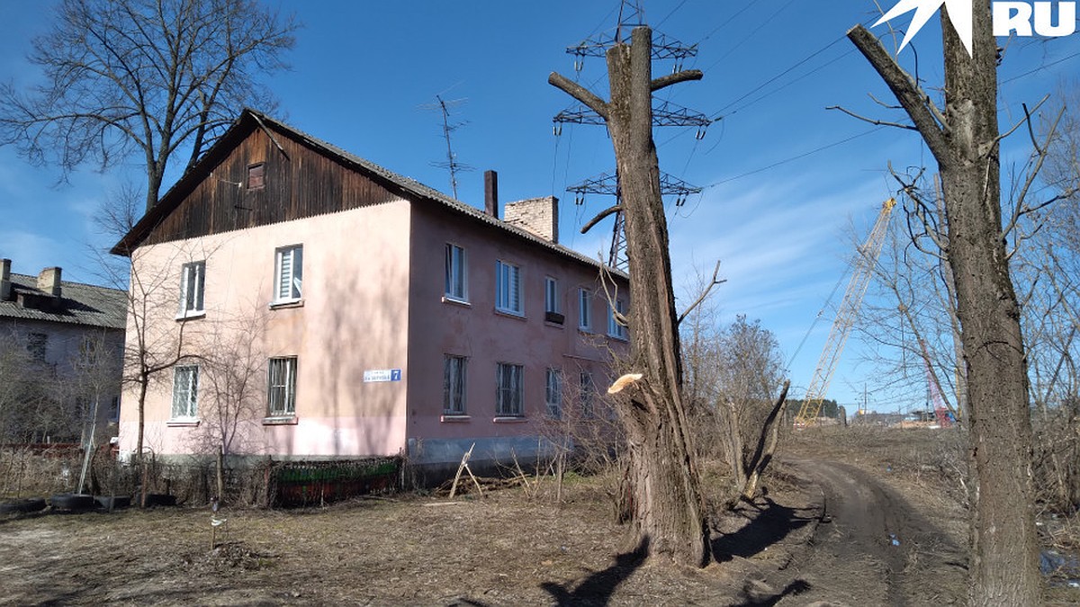 Жители трёх домов правобережья Волги в Твери считают, что в их строениях  появились трещины из-за строительства моста - KP.RU