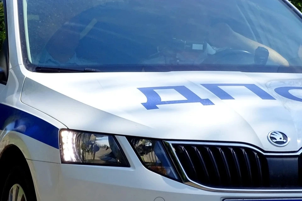 Житель Задонского района пытался откупиться от автоинспектора взяткой в 60 тысяч