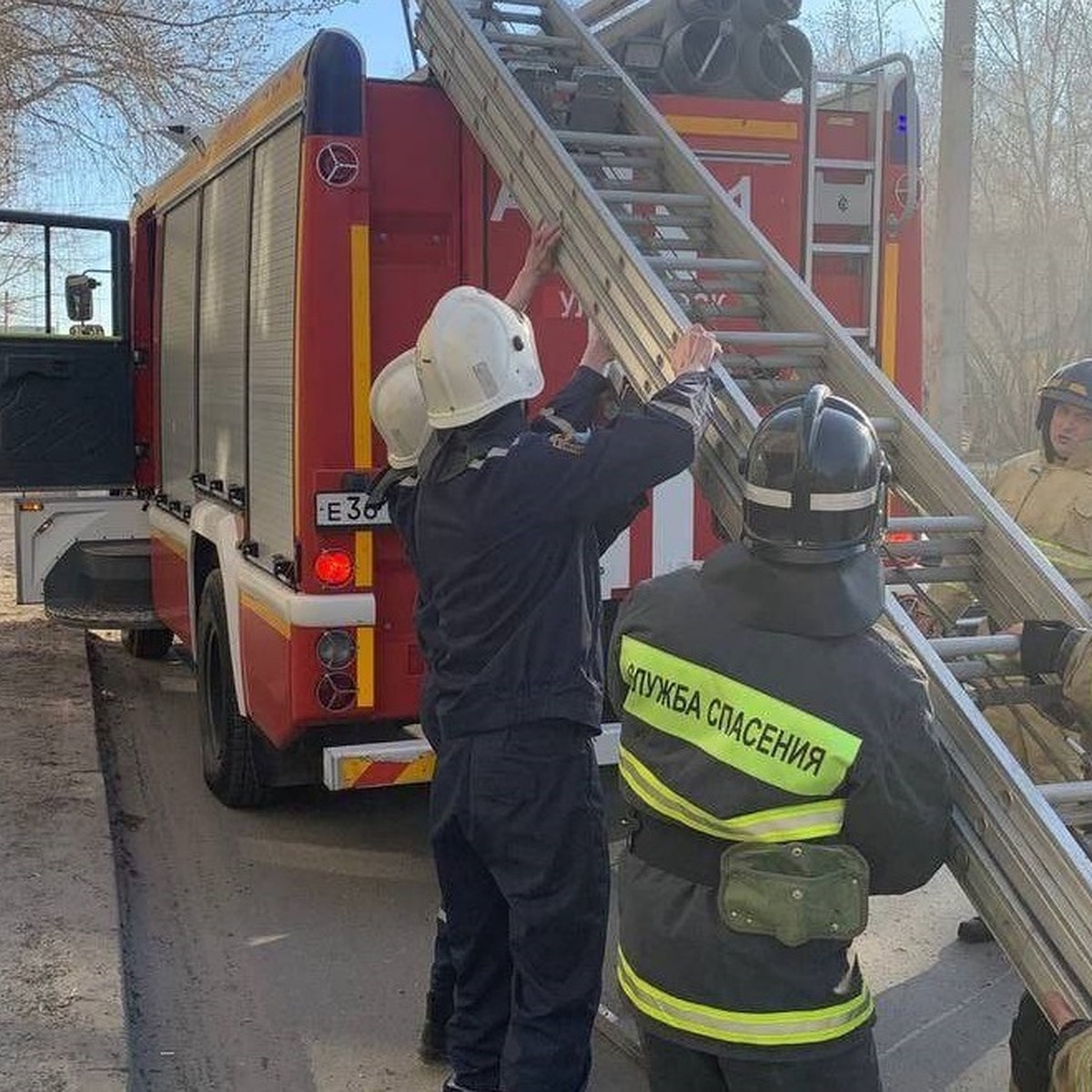 В Ульяновске 19 человек эвакуировано и четверо пострадали во время пожара в  многоэтажке - KP.RU