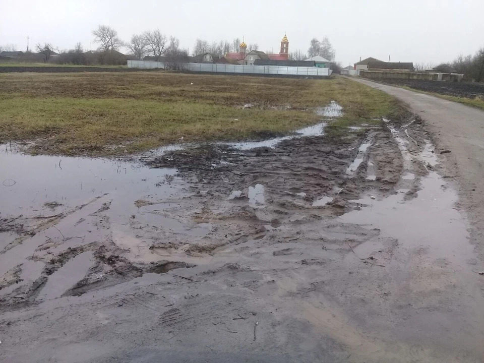 Так как ночью и днём ожидаются кратковременные осадки в виде дождя, водителям также следует проверить состояние стеклоочистителей и тормозной системы.