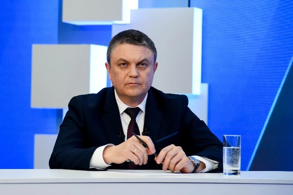 Леонид Пасечник проводит первую прямую линию с жителями региона. Фото: пресс-служба Главы ЛНР