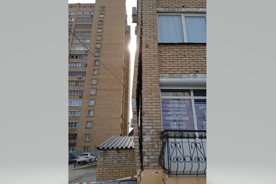 Стена дома № 304 по проспекту Кирова выглядит пугающе. Фото: соцсети
