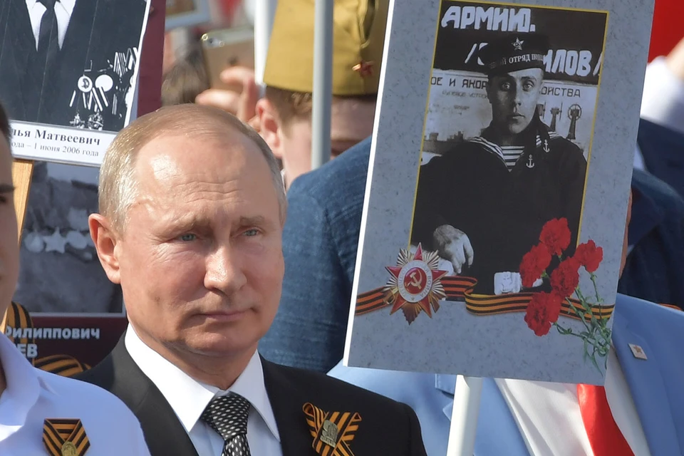 Песков заявил, что пока не знает о планах Путина по участию в акции «Бессмертный полк»