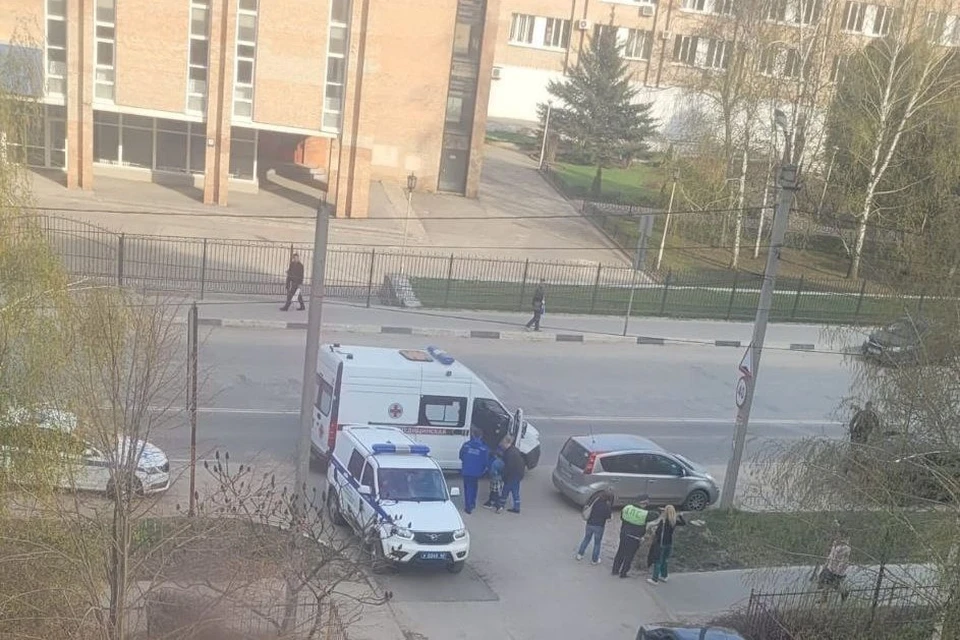 Возле РГАТУ сбили девушку. Фото: Telegram-канал «аТипичная Рязань 18+».