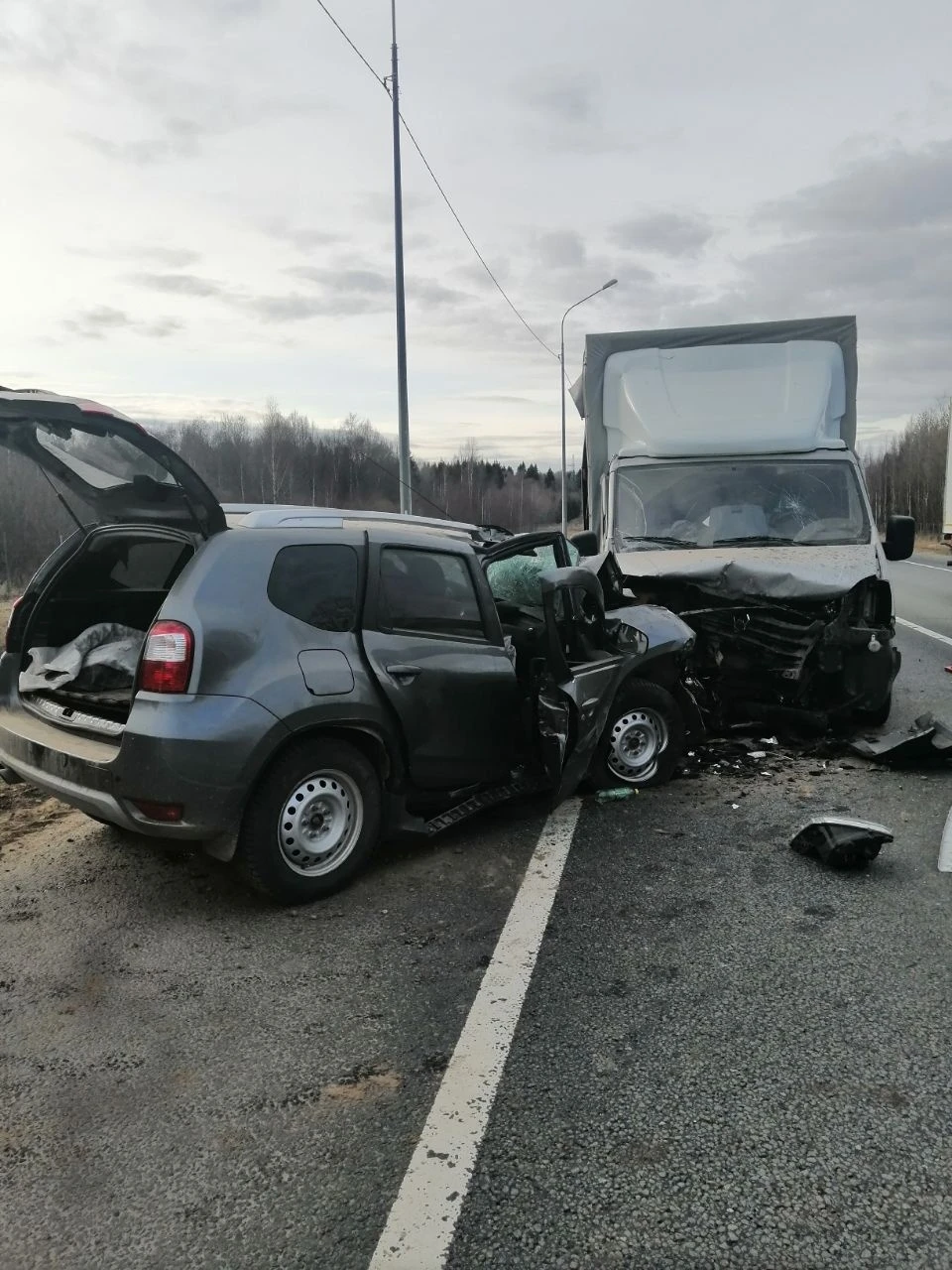 Два автомобиля столкнулись на трассе М-8. Фото: Управление МВД по Вологодской области.