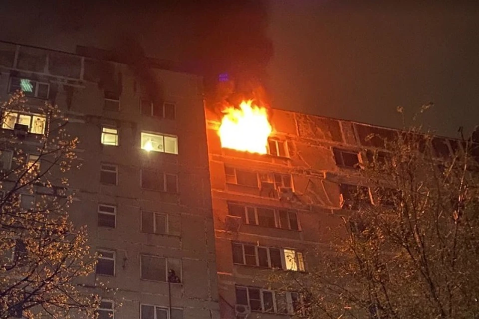 Пожар произошел в здании на проспекте Космонавтов. Фото: очевидцы