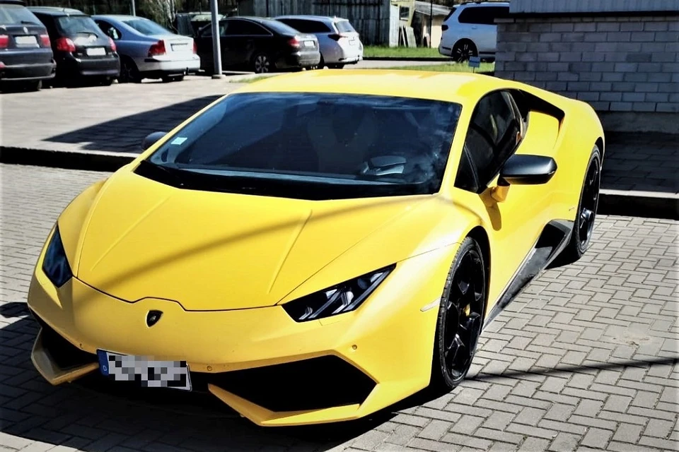 Литовский пенсионер попытался перегнать в Беларусь дорогой Lamborghini. Фото: VSAT