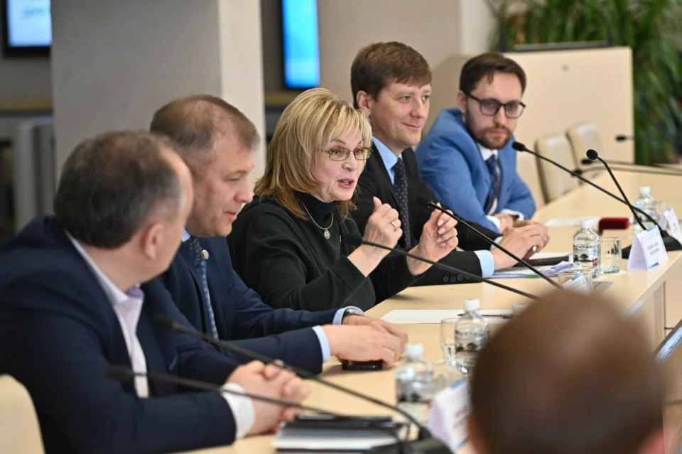 Элла Памфилова провела встречу со студентами ТОГУ в Хабаровске Фото: правительство Хабаровского края