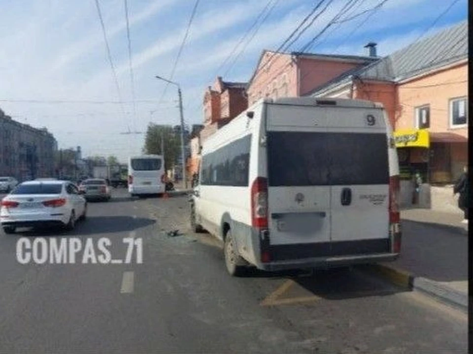 В тульском Заречье столкнулись автобус и маршрутка