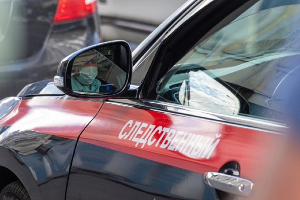 В Искитиме под Новосибирском под окнами дома на Литейной нашли мёртвого мужчину.