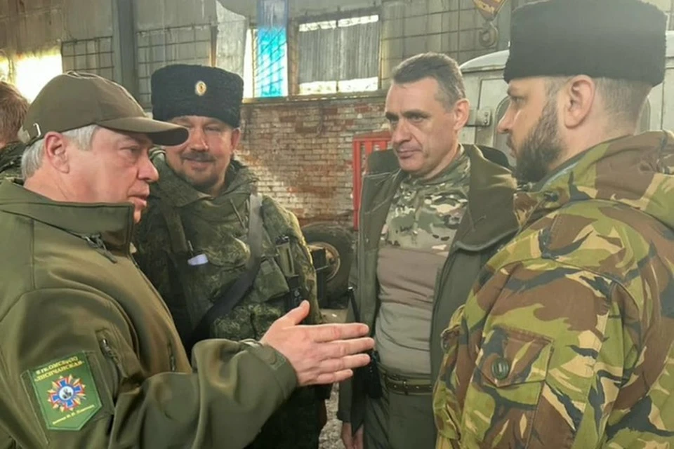 Военным передали дополнительное обмундирование, снаряжение и продукты. Фото: пресс-служба губернатора Ростовской области