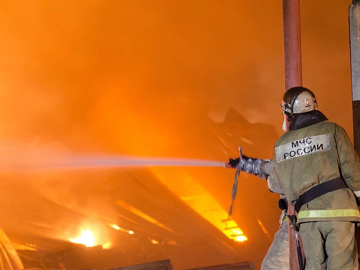 В Твери горел частный деревянный дом на 6-й улице Красной Слободы - KP.RU