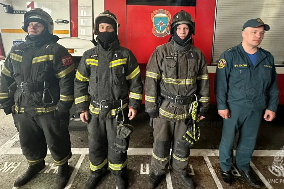 Бравые пожарные в Твери спасли человека. Фото: ГУ МЧС России по Тверской области.