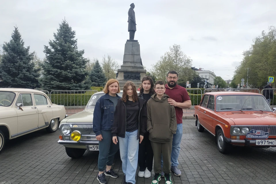 Дружная семья автолюбителей из Москвы.