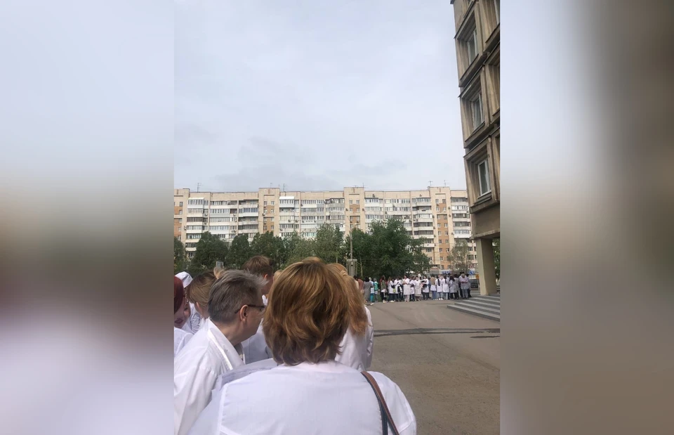 Причина эвакуации учебного заведения пока неизвестна / Фото: Подслушано Самара